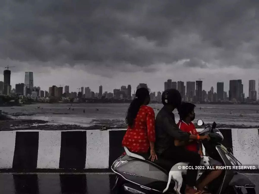 Rain with thunder in South Konkan, Central Maharashtra from today ?, Cloudy weather in Mumbai