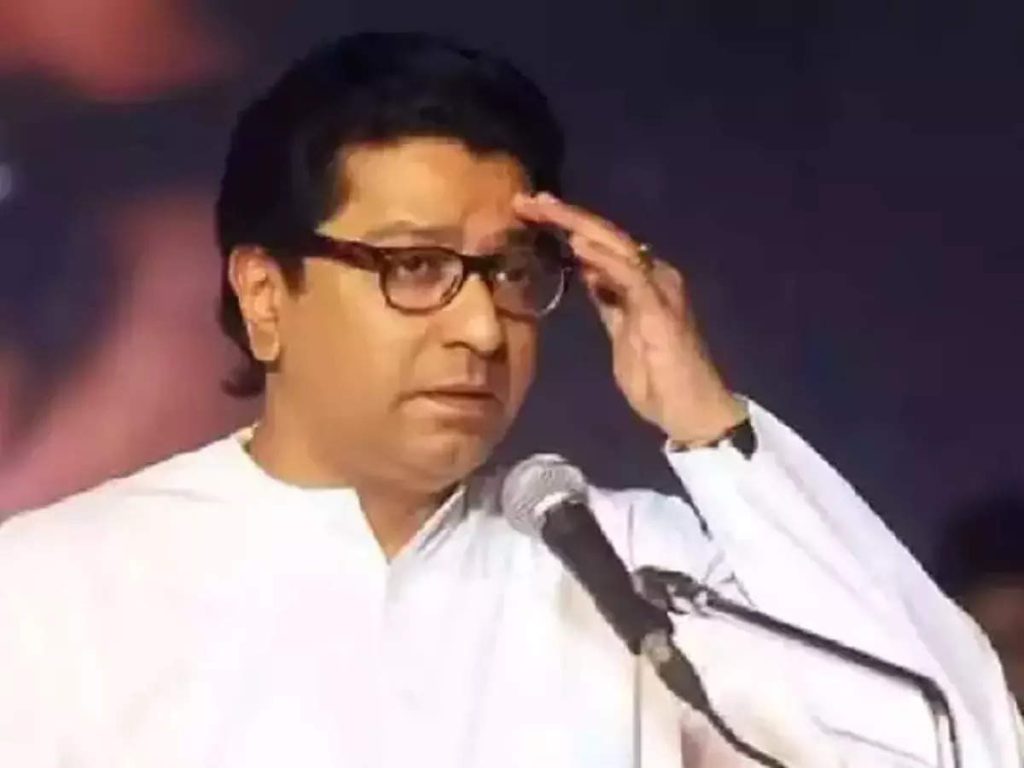 Shiv Sainiks again ousted Raj Thackeray;  Poster display in front of Shiv Sena Bhavan with old photo