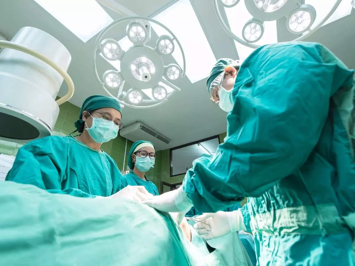 Surgery on the heart without anesthetizing the patient