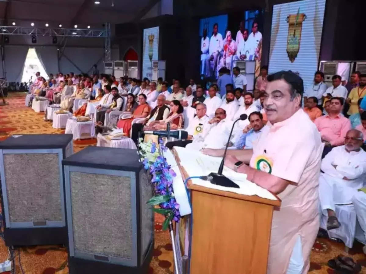 There should be no politics in education and literature: Nitin Gadkari