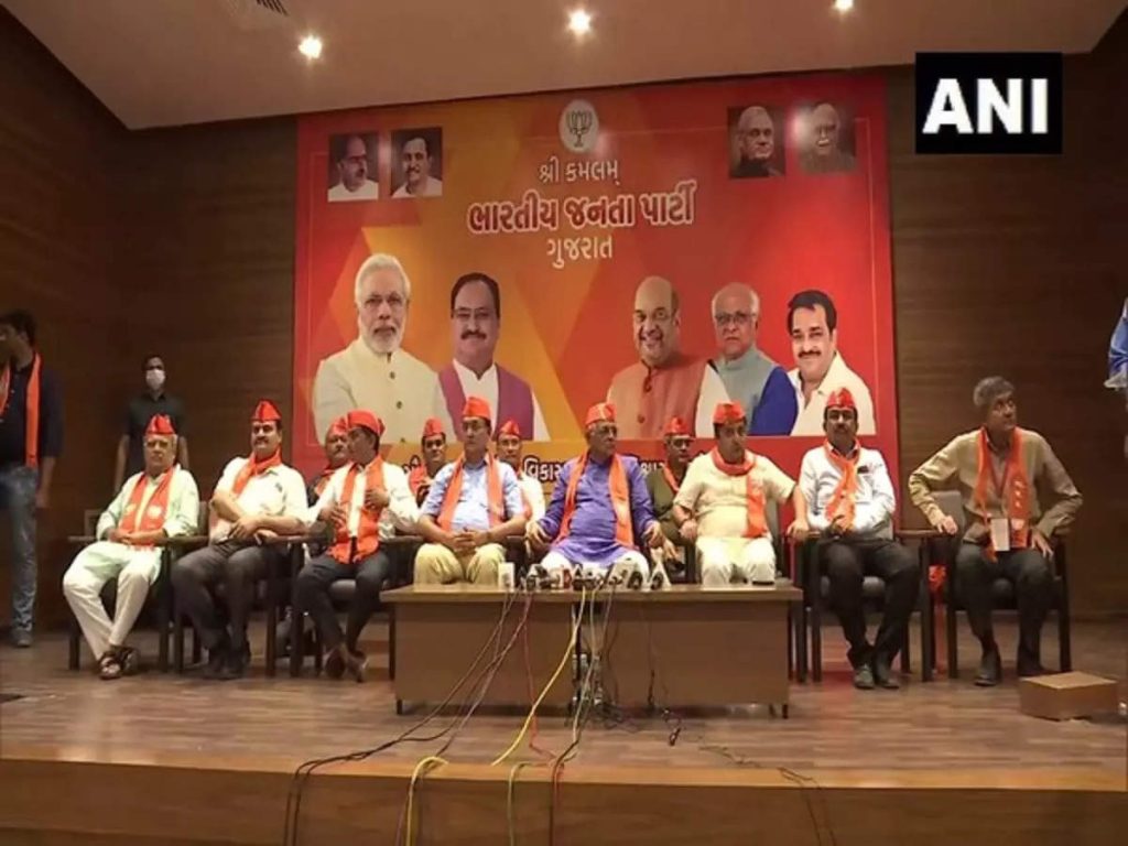 500 doctors join BJP at the same time;  Speed ​​up before Gujarat elections