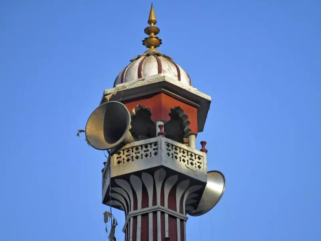 Azaan from 135 mosques in Mumbai before 6 o'clock;  The police will take action