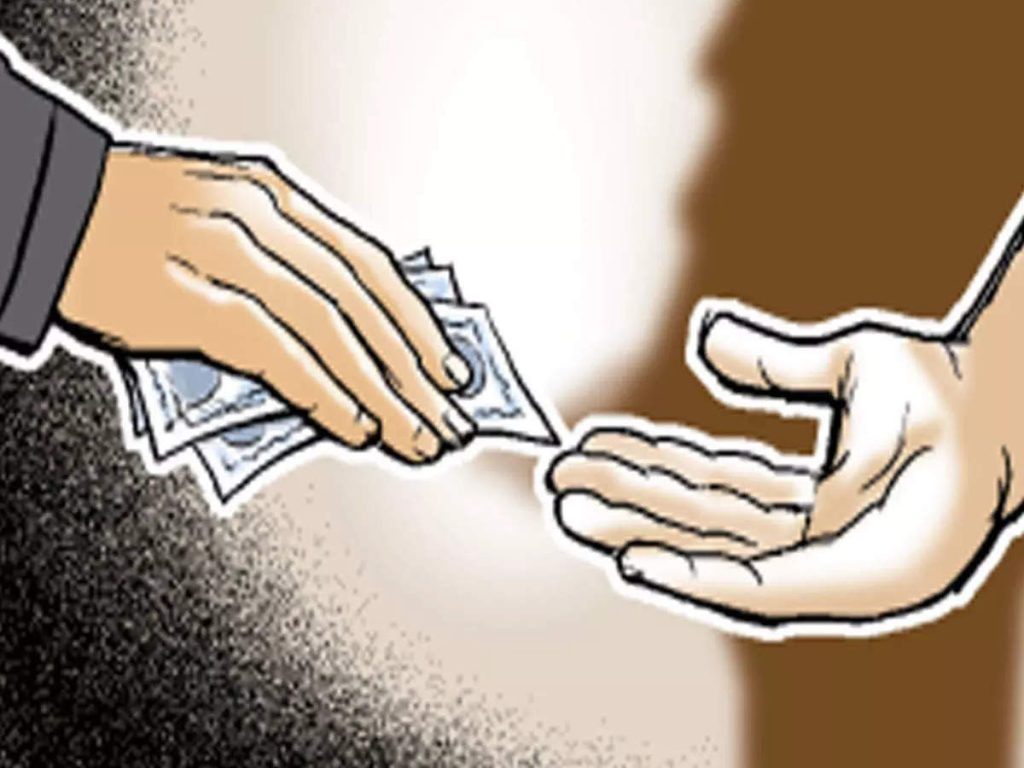 Municipal chief caught in ACB's trap;  Arrested while accepting a bribe of Rs
