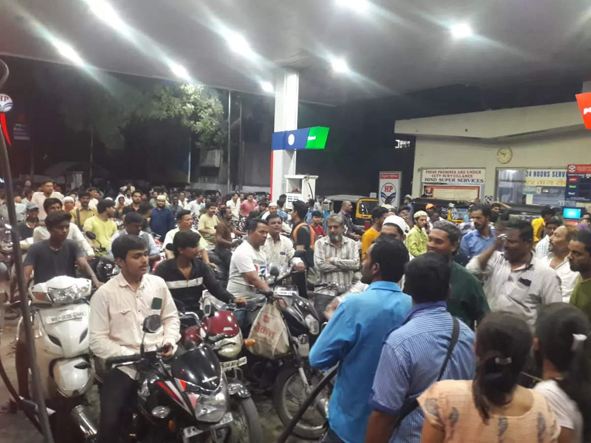 'Petrol-diesel no purchase' movement in the state from today; Large queues of vehicles at petrol pumps
