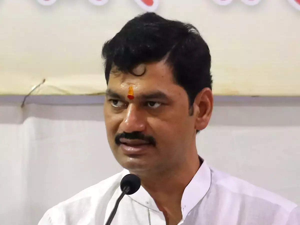 What kind of social justice is this ?; Dhananjay Munde was slapped by the court