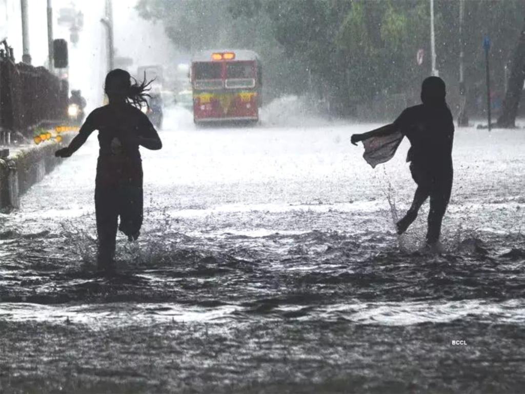 #GoodNews: Monsoon finally arrives in Mumbai - Meteorological Department