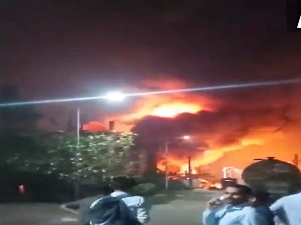 Massive fire at Tarapur MID in Palgharam, eight consecutive blasts at a chemical company