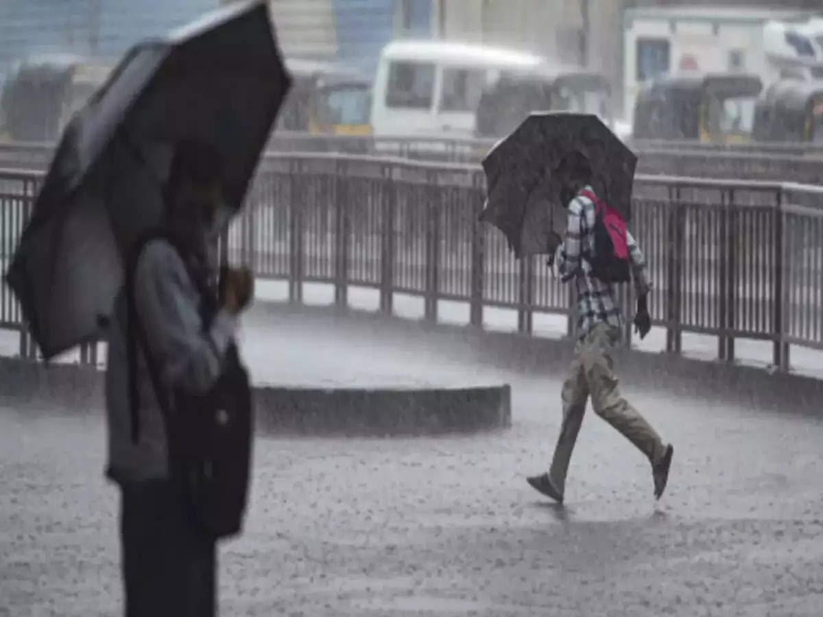 Mumbai Rains : वीकेंड मुंबईकरांच्या भेटीला येतोय पाऊस, वाचा कुठे आणि कधी बरसणार?