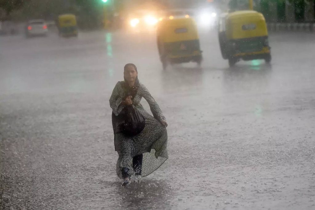 #RainAlert: Next 2 days important for Maharashtra;  Yellow alert to 'Ya' districts including Thane and Pune