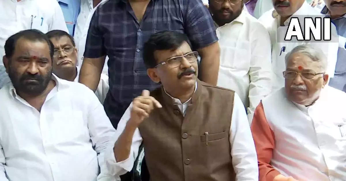 Sanjay Raut's two simultaneous roles, ready to leave the MVI to prove a majority in the Assembly