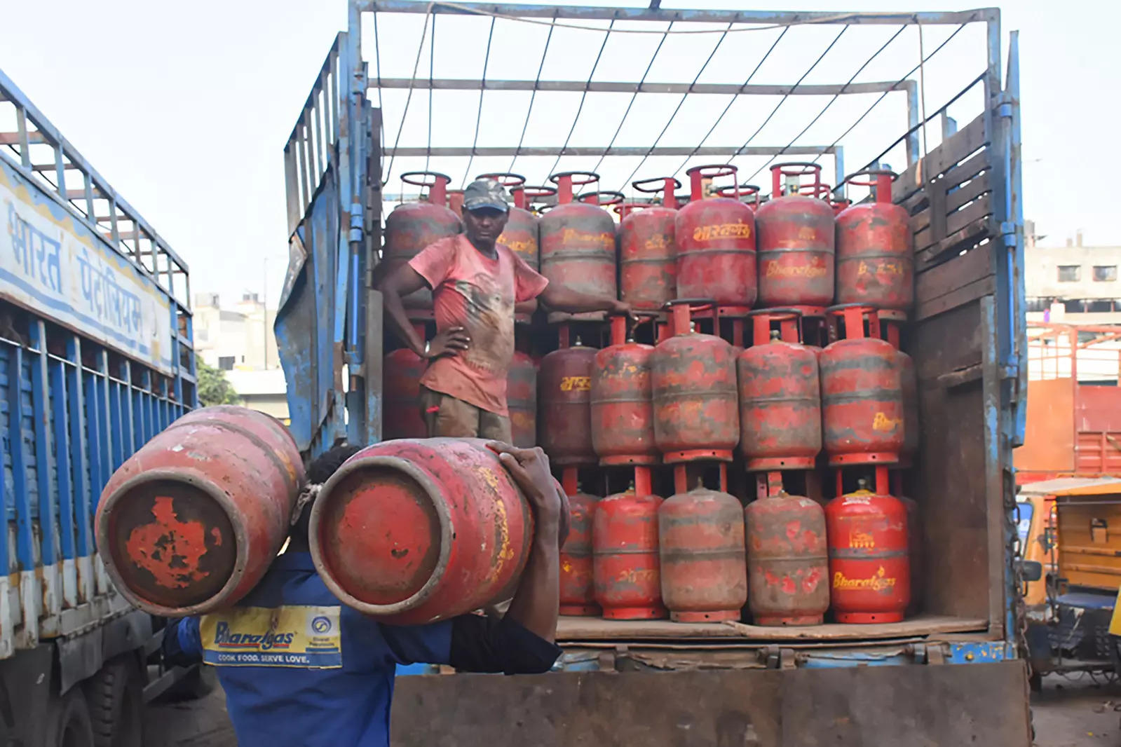 LPG Gas Price: Good news for citizens, gas cylinder cheaper by Rs 135; Read new rates?