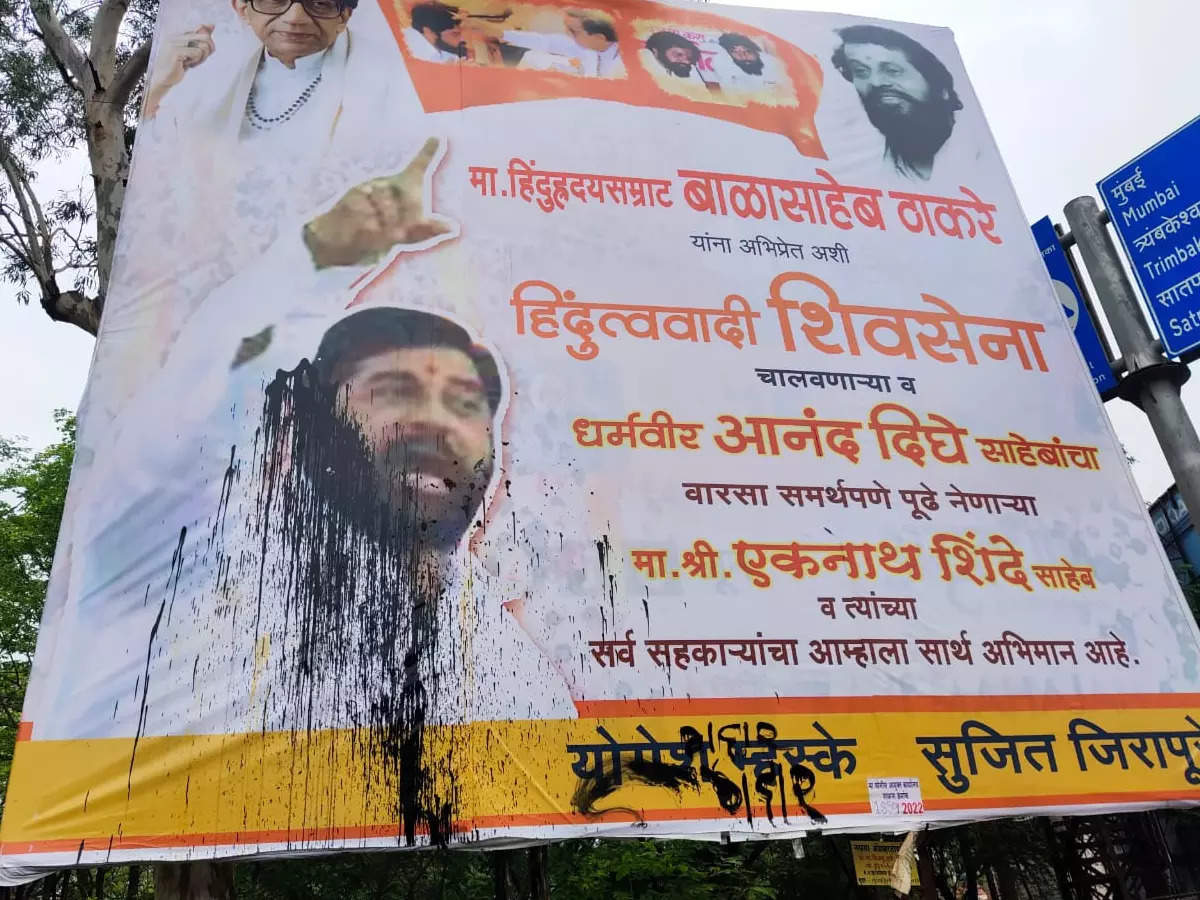 Traitors ... traitors ... Shinde's poster torn in Nashik, Uddhav Thackeray supporters angry