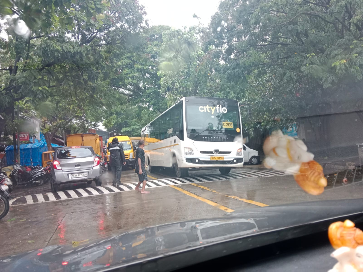 Heavy rains in Thane caused traffic jams, school buses broke down and long queues of vehicles