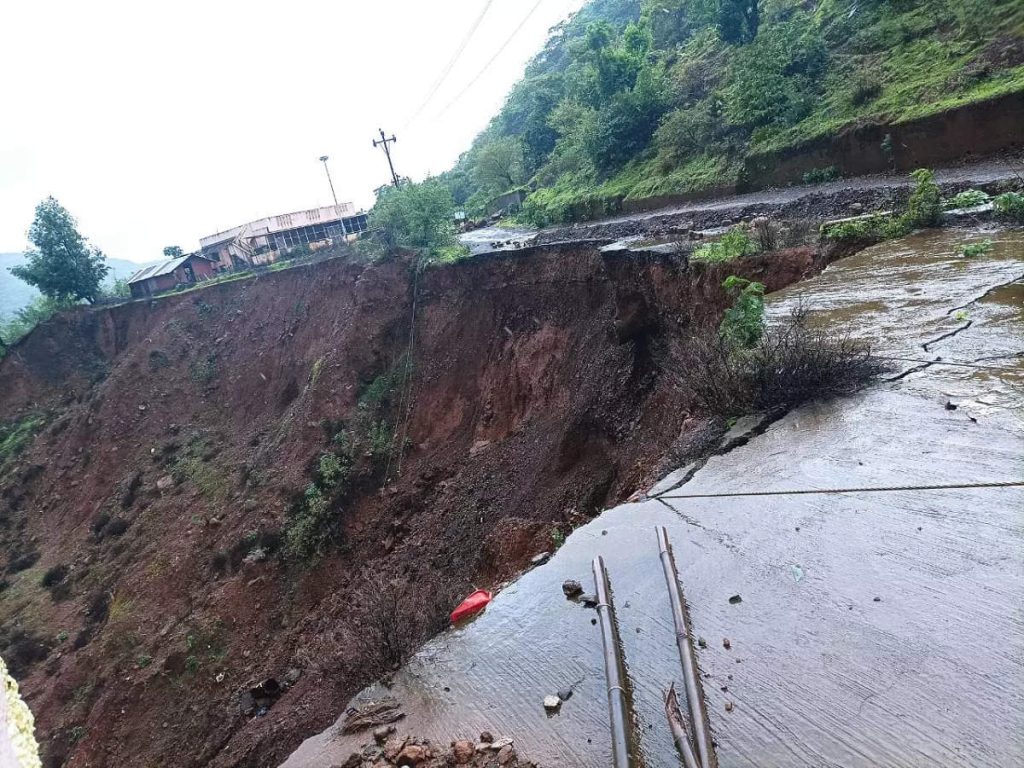 In Mulshi taluka, the entire road was washed away and the crack collapsed;  10 villages lost contact