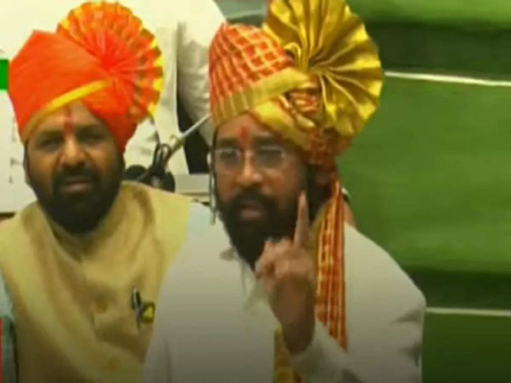 'On the one hand, a veteran leader of the country and on the other hand, Balasaheb's Shiv Sainik';  In his first speech, Chief Minister Eknath Shinde rained down