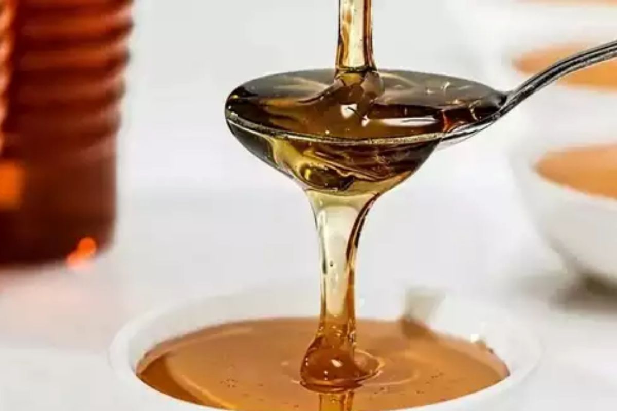Benefits of eating honey during monsoons - Pavsalyat Madh Khanyache Fayde
