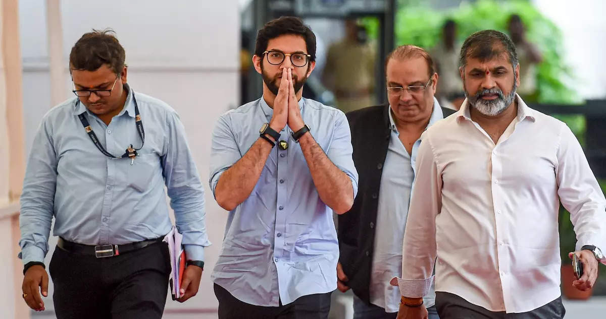 To support Shiv Sena chief Uddhav Thackeray and Shiv Sena leader Aditya Thackeray, the state government is likely to ban the projects being implemented by them in the Mumbai Municipal Corporation.