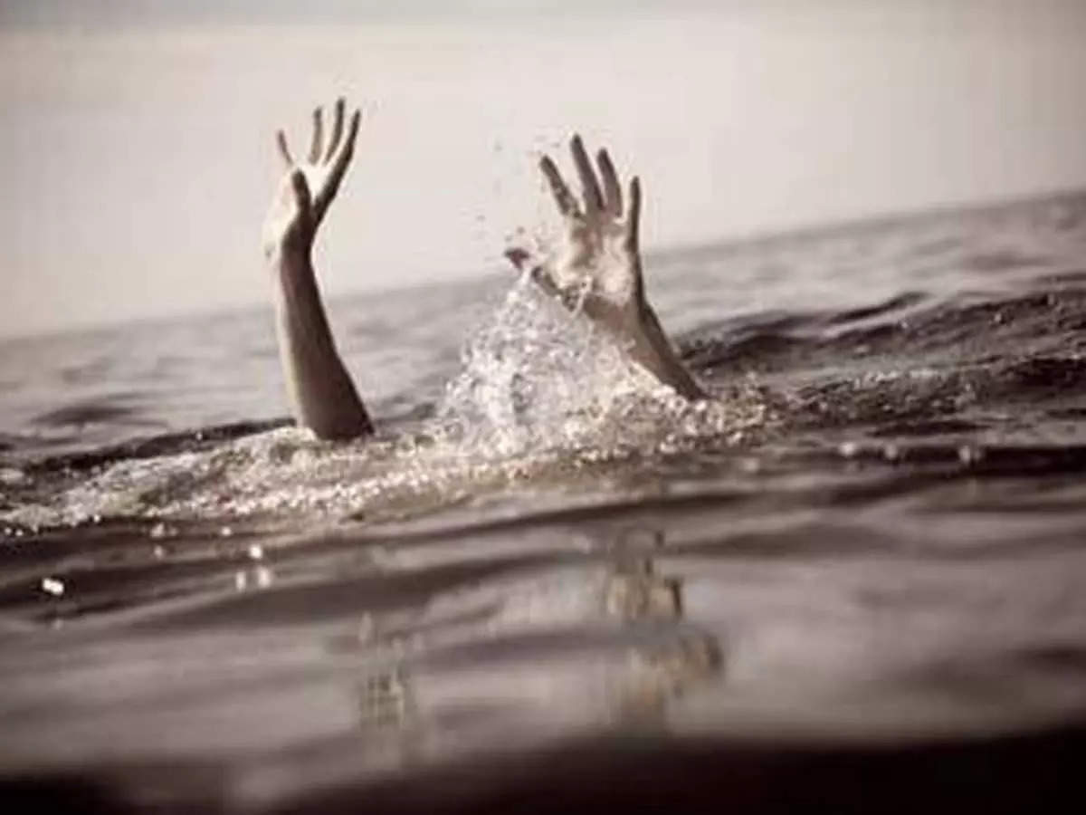 Two college students drown in Dombivali while rescuing an unidentified youth who was drowning while swimming in Malanggad river near Ambhe village