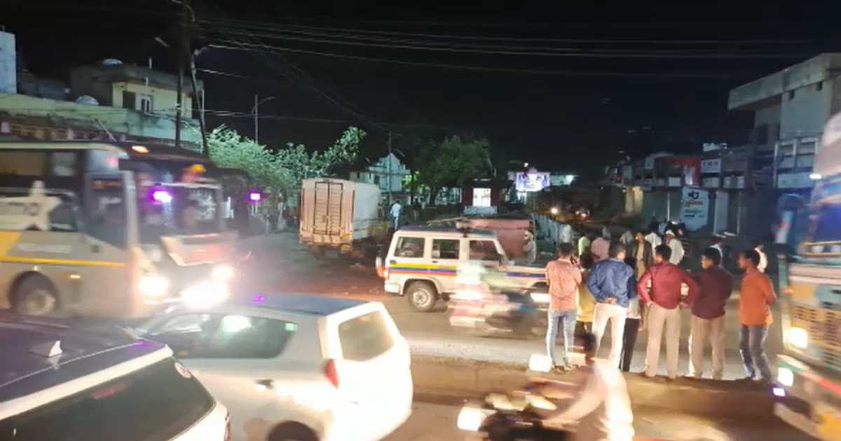 A shocking incident has come to light that there was a fatal clash between two groups near Gajanan Talkies