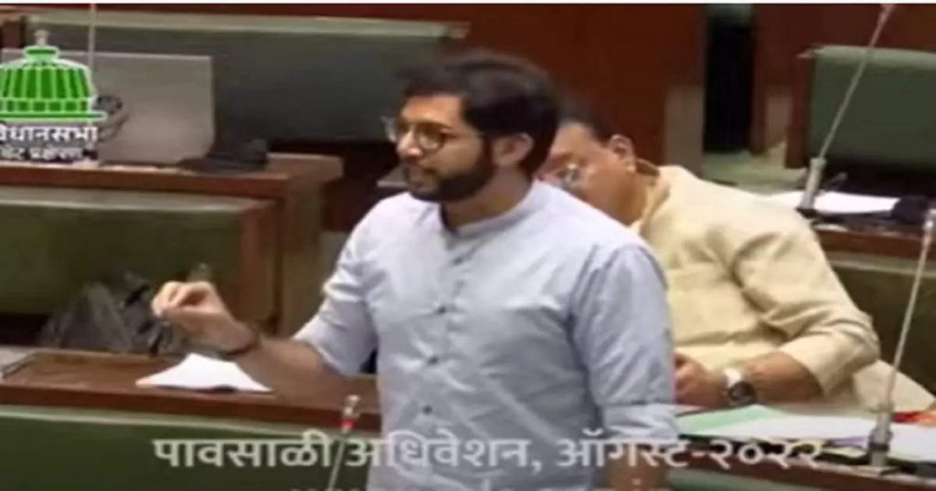 A single sentence of Aditya Thackeray in the hall.. Un loud uproar;  Mungantiwar-Jayant Patil also clashed