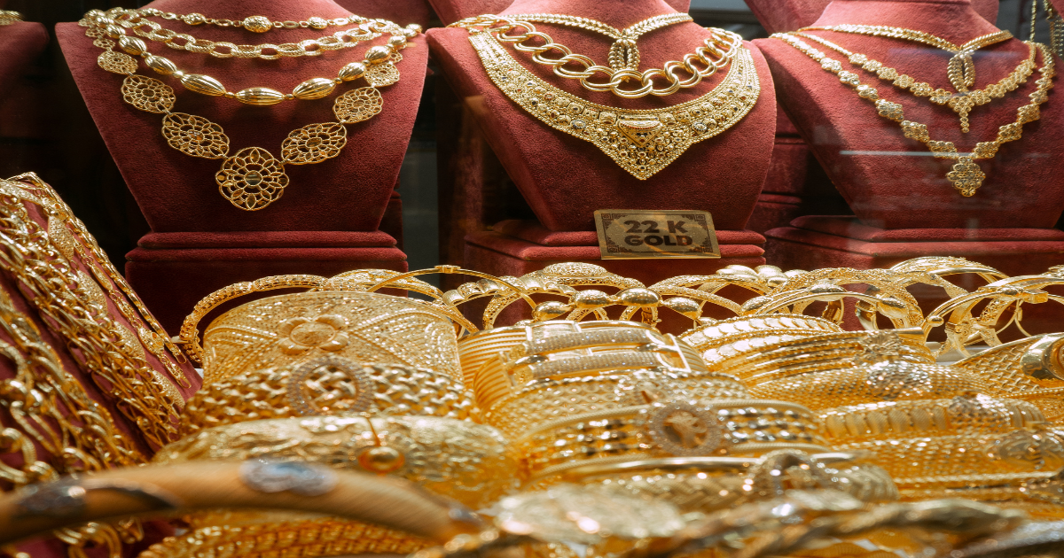 Be careful if you are taking loan with gold as collateral, real gold worth about 3 crores of customers is missing...