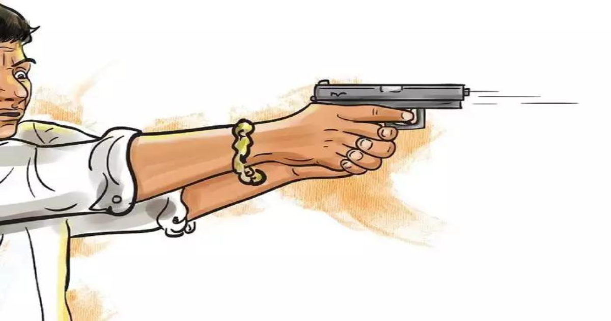 Criminals have no fear in Amravati, a 13-year-old girl was accidentally shot in a fight between two, a sensational incident in Amravati