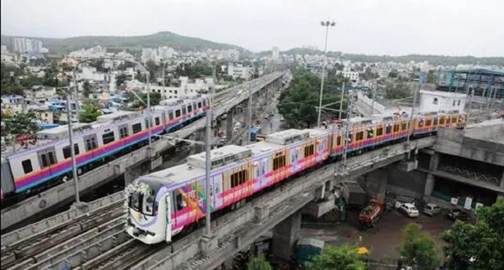 Pune Metro takes a successful trial run: Metro will soon run from Garware College to Deccan and Phugewadi to Dapodi metro station...!