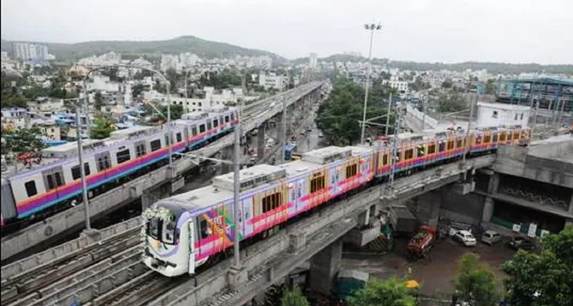 Pune Metro takes successful trial run: Metro will soon run from Garware College to Deccan and Phugewadi to Dapodi metro station...!