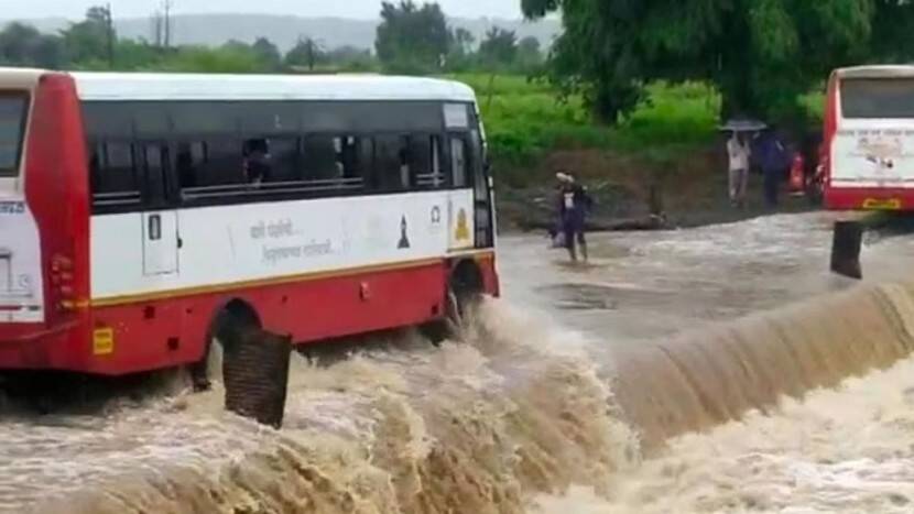 The ST drivers did not feel nervous; Six bus drivers suspended for driving through flood waters