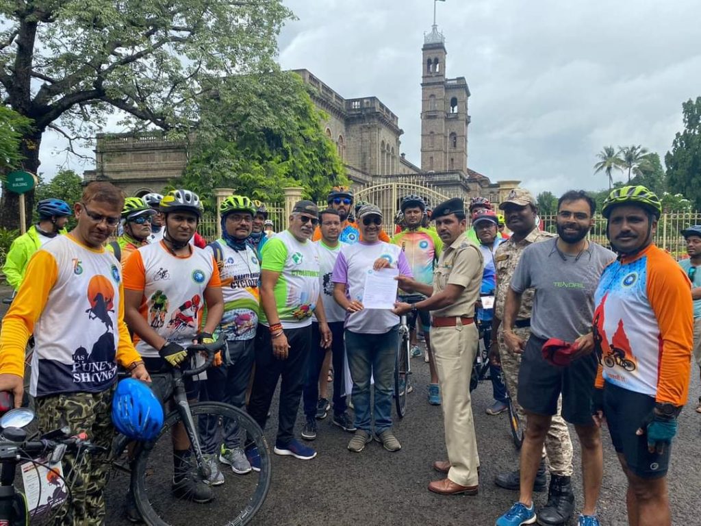 सावित्रीबाई फुले विद्यापीठात सायकलींना प्रवेश देण्यासाठी ‘इंडो ॲथलेटिक्स’चे आंदोलन