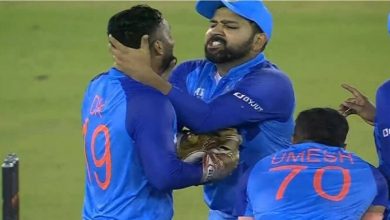 Rohit held Dinesh Karthik's throat in the field! What really happened in the India-Australia match?