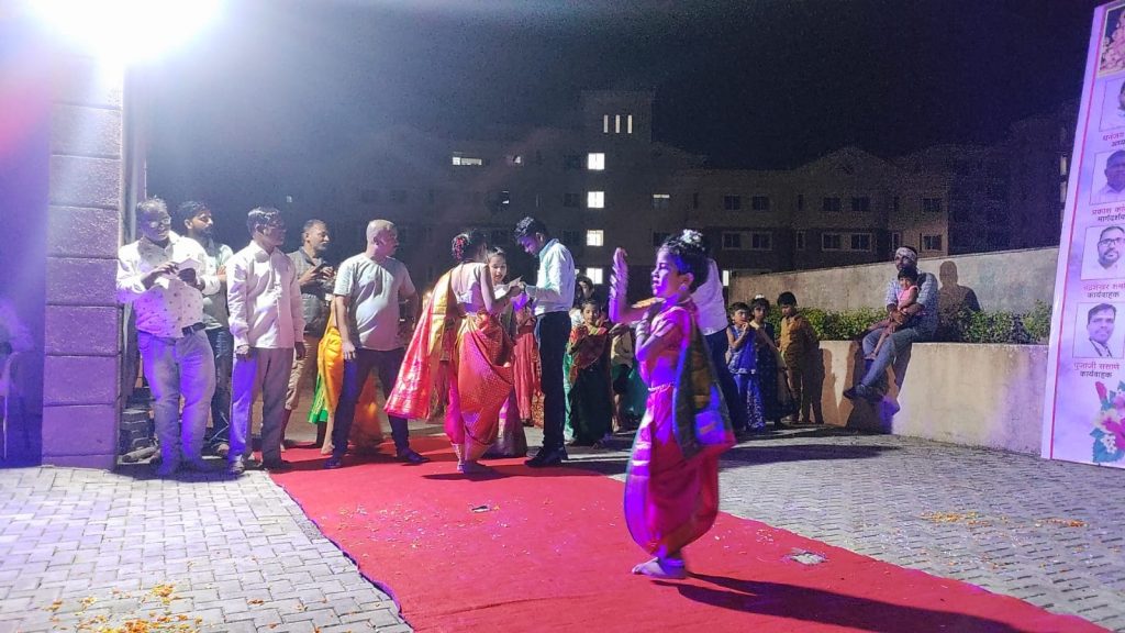 Spontaneous response to the dance competition organized by Exerbia Abod Ganeshotsav Mandal