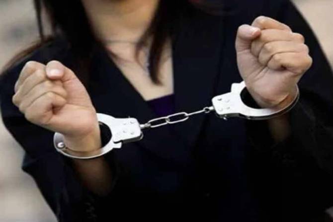 Bharti University Police arrested two women who stole on the pretext of shopping in Sarafi Pedi