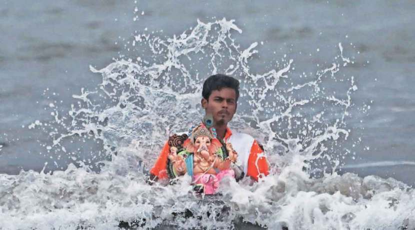 Devotees bade farewell to the five days of Ganapati in an emotional atmosphere on Sunday