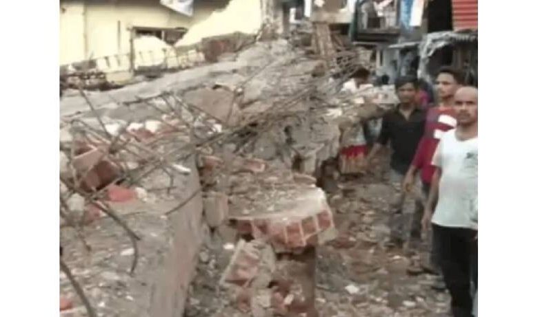 Five people injured after fence wall collapsed in Bhiwandi