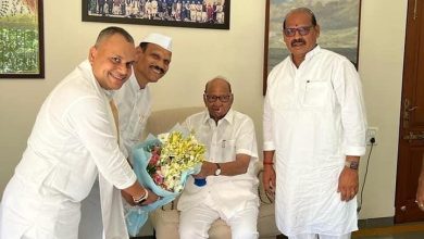 Discussion with Sharad Pawar regarding construction of Bhandara Dongar temple