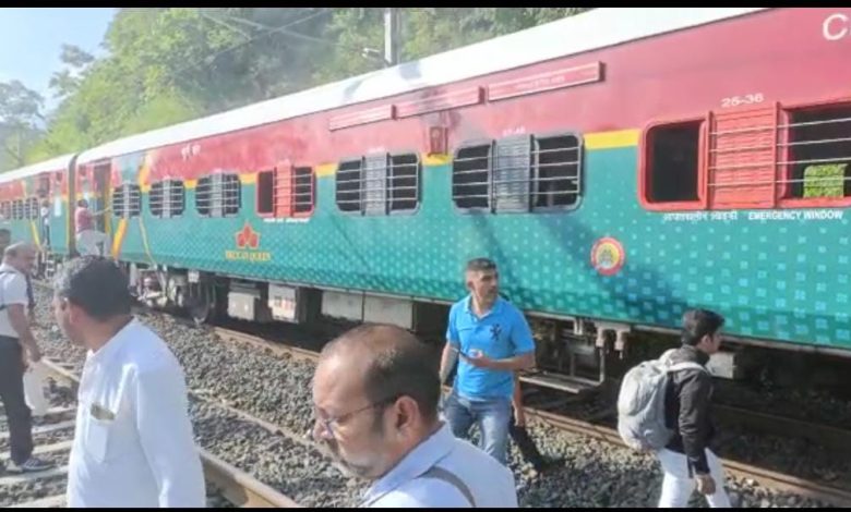 Minor fire in Deccan Queen Express compartment, will reach Mumbai late!