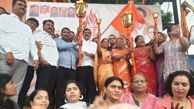 Shiv Sena and Uddhav Thackeray party lit 'Mashal' and cheered in Akurdi