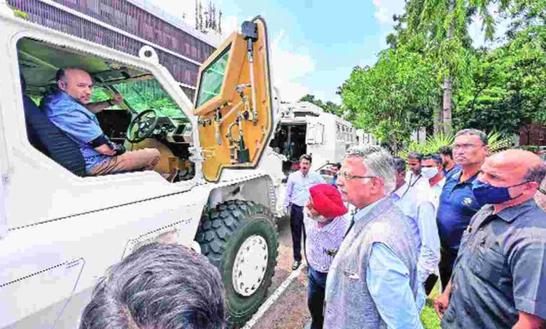 These 16 vehicles made under Atmanirbhar Bharat were handed over to the Indian Army on MondayThese 16 vehicles made under Atmanirbhar Bharat were handed over to the Indian Army on Monday