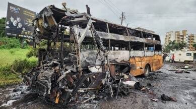 A terrible accident in Nashik, 11 people died in a fire in a private bus