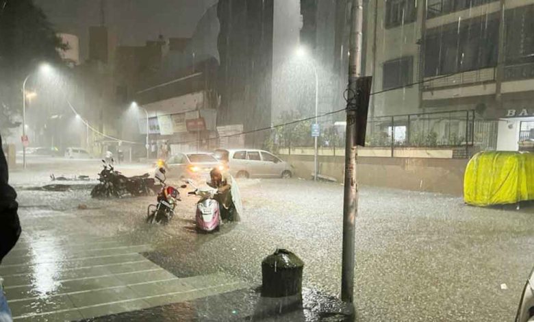 Rain in Pune; Clash among citizens