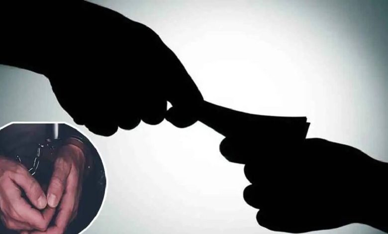 Female police officer suspended for demanding bribe of Rs