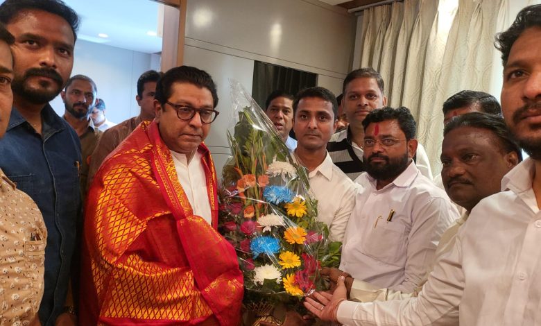 Officials of the rickshaw association met Raj Thackeray in Pune, demanded action against bike taxis