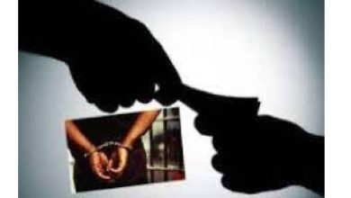 Chatu: Bribery cops caught from Shringi police station