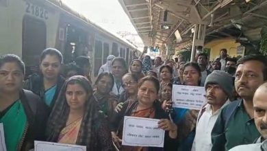 'Reinstate Lonavala to Pune Rail Shuttle Service'; Chakarmanya protest at Lonavala railway station