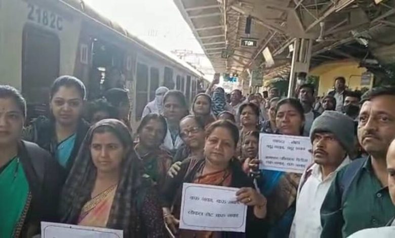 'Reinstate Lonavala to Pune Rail Shuttle Service'; Chakarmanya protest at Lonavala railway station