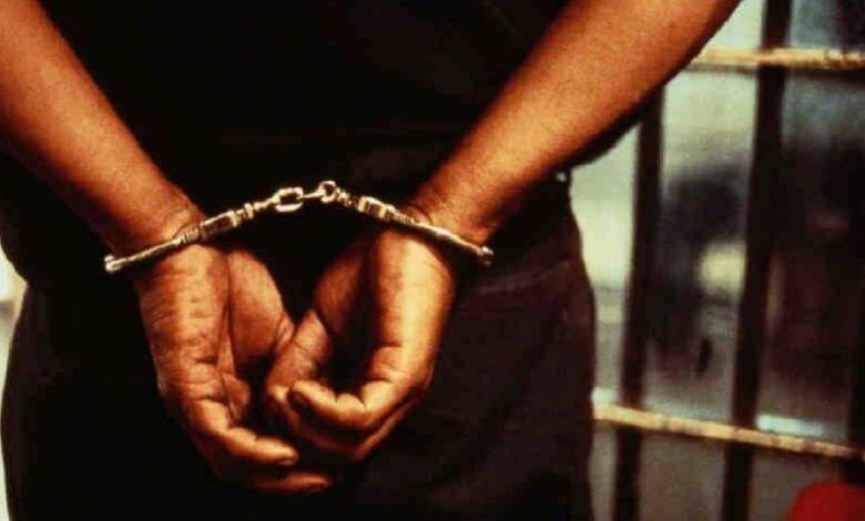 Seven persons arrested for assaulting an employee at a petrol pump