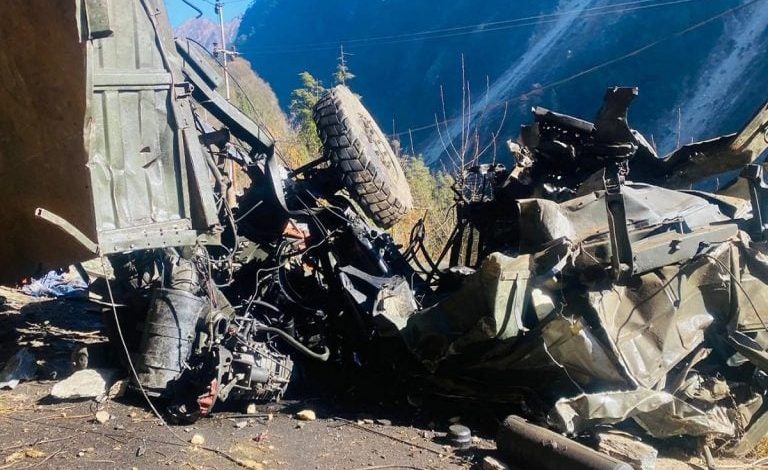 16 army personnel died and 4 were seriously injured when an army bus fell into a deep ravine