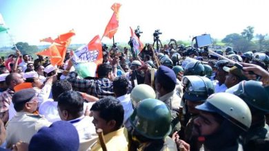 Border tension: Maharashtra leaders lathi-charged by Karnataka police