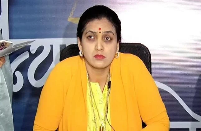NCP's Rupali Thombaren attacks Rahul Shewale, says, "You have eaten dung in your personal life"